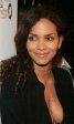 30. Грудь Halle Berry фото